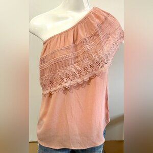SOCIALITE PINK BLUSH ONE SHOULDER RAYON MIX TOP IN SIZE MEDIUM
